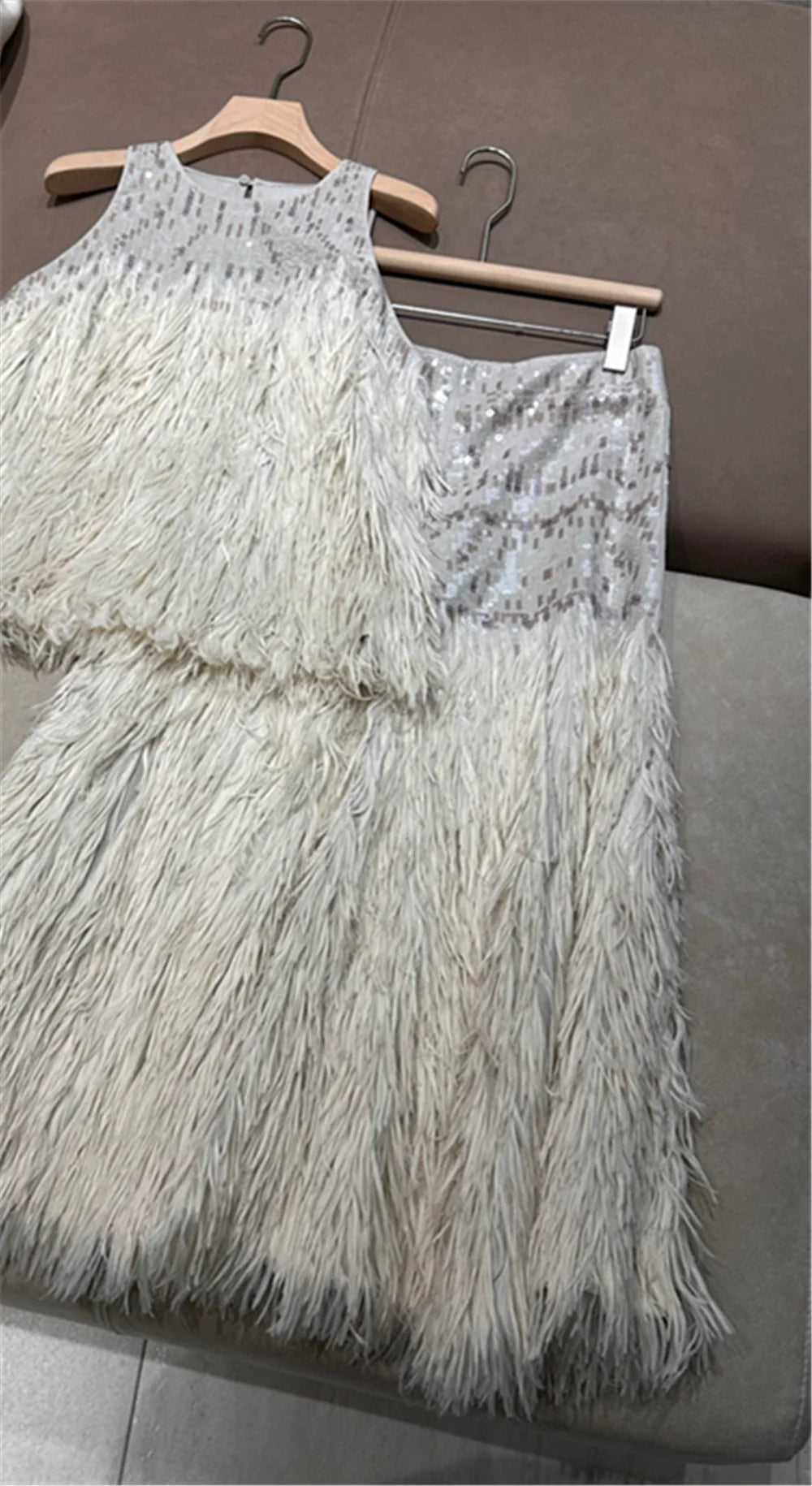 2026 Autumn/Winter New Arrival: Elaborately Crafted Feather and Sequin Vest and Skirt Woman Clothes 2-Piece Set
